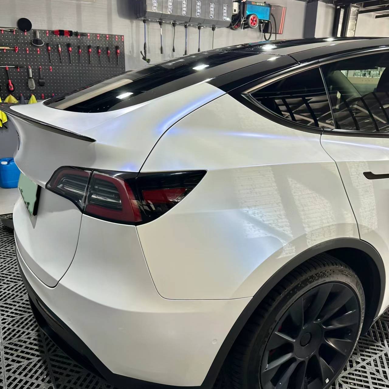 Ravoony Plus Matte Pure Metallic White to Blue Car Vinyl Wrap