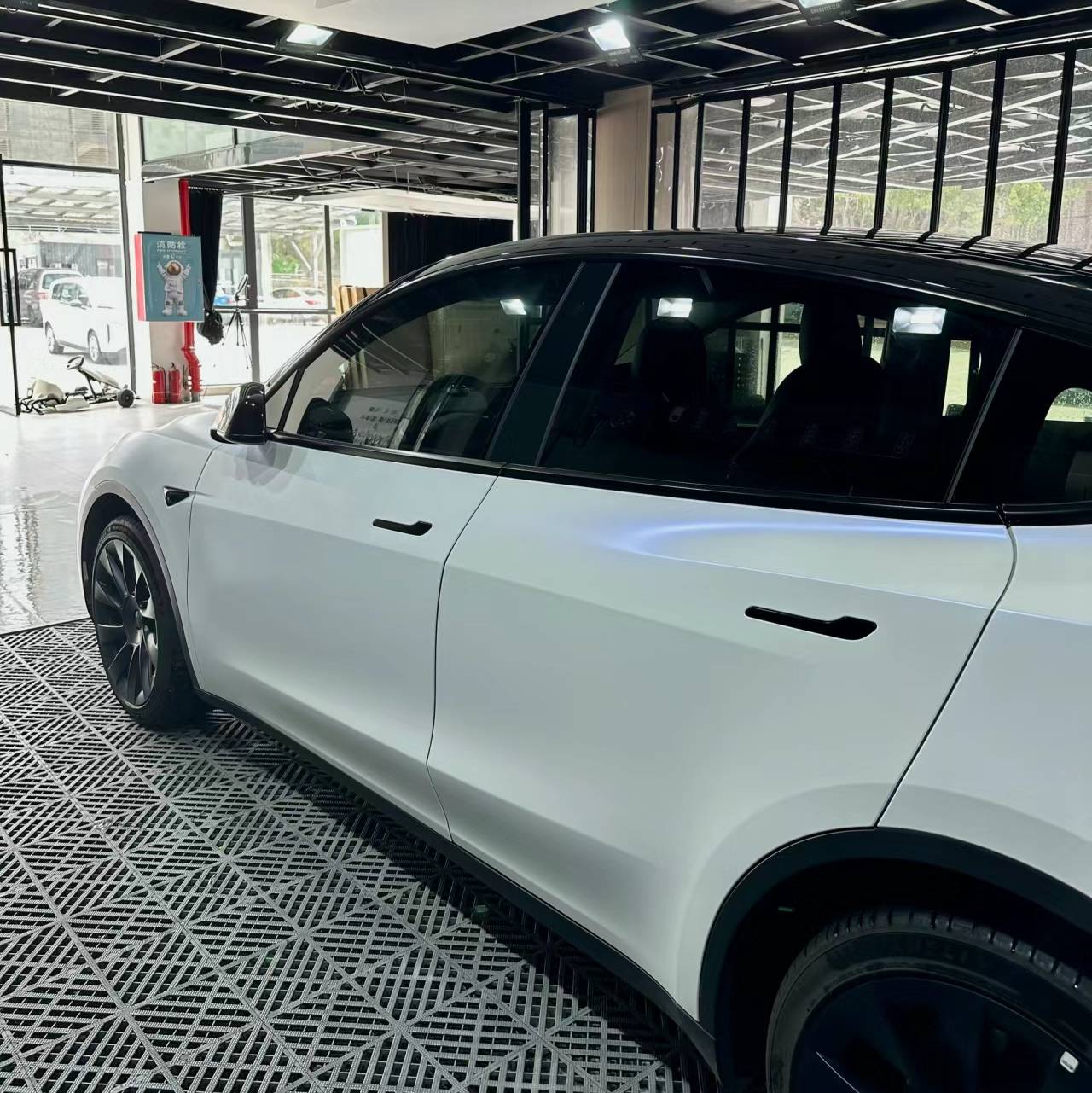 Ravoony Plus Matte Pure Metallic White to Blue Car Vinyl Wrap