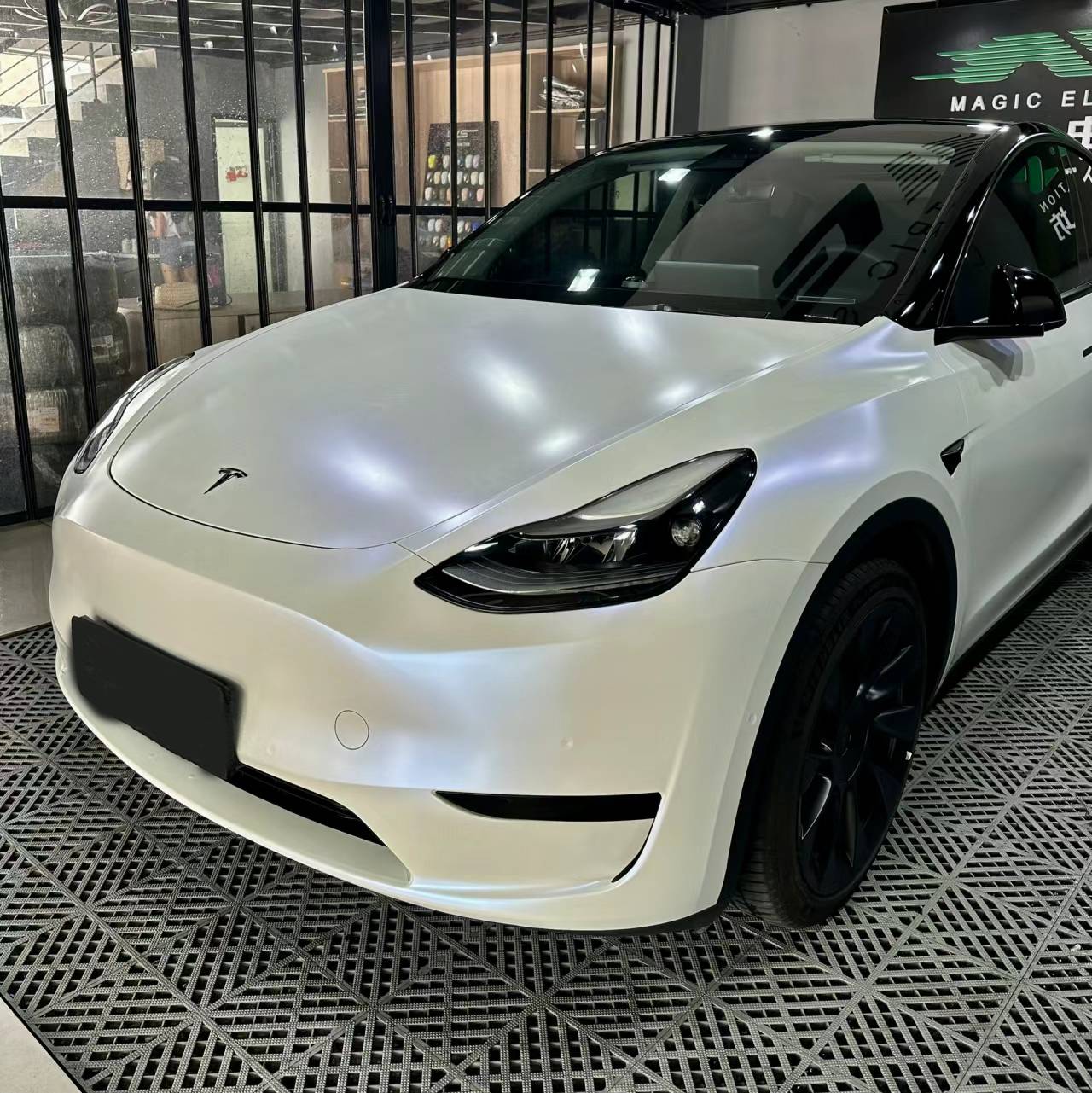 Ravoony Plus Matte Pure Metallic White to Blue Car Vinyl Wrap