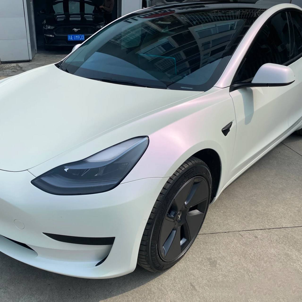 Ravoony Plus Pure Metallic White To Purple Vinyl Car Wrap