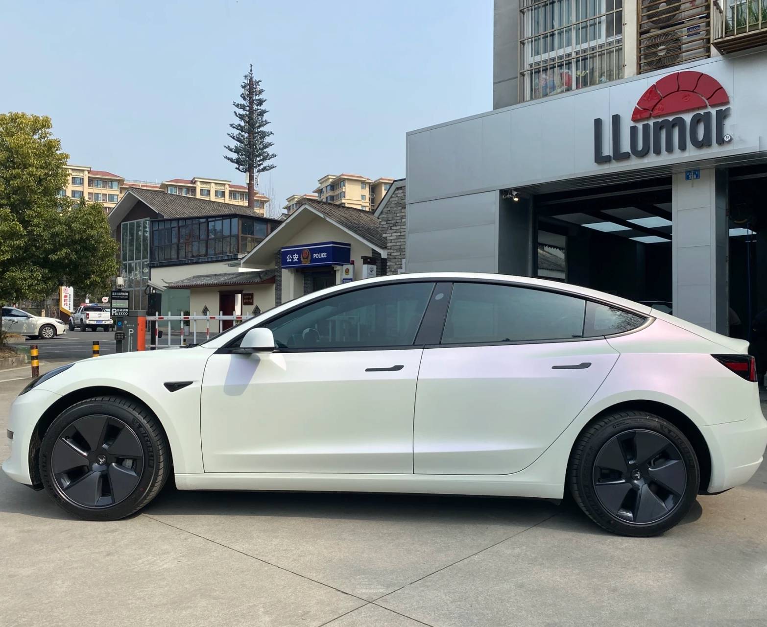 Ravoony Plus Pure Metallic White To Purple Vinyl Car Wrap