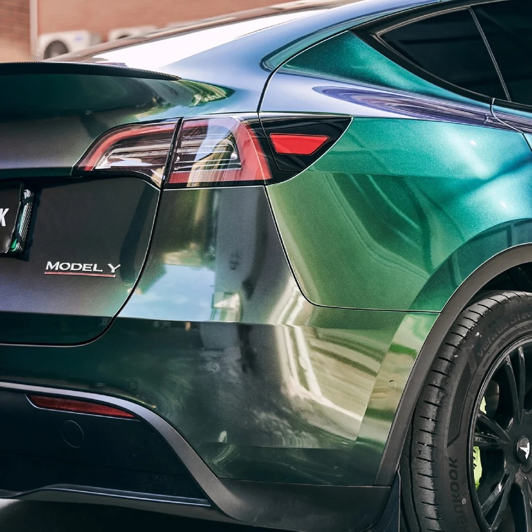 Ravoony Basic BMW Gloss Aurora Diamant Green Vinyl Car Wrap