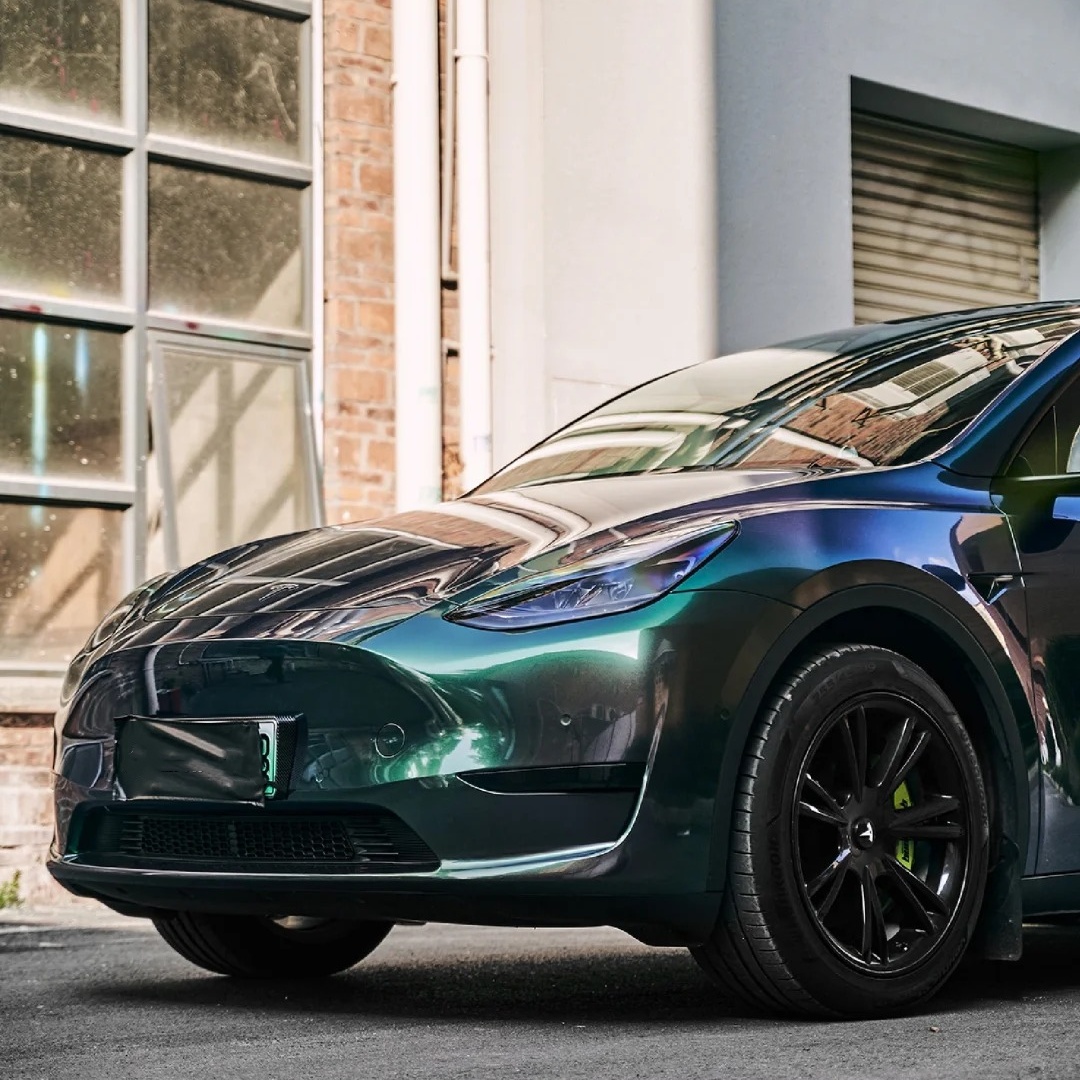 Ravoony Basic BMW Gloss Aurora Diamant Green Vinyl Car Wrap