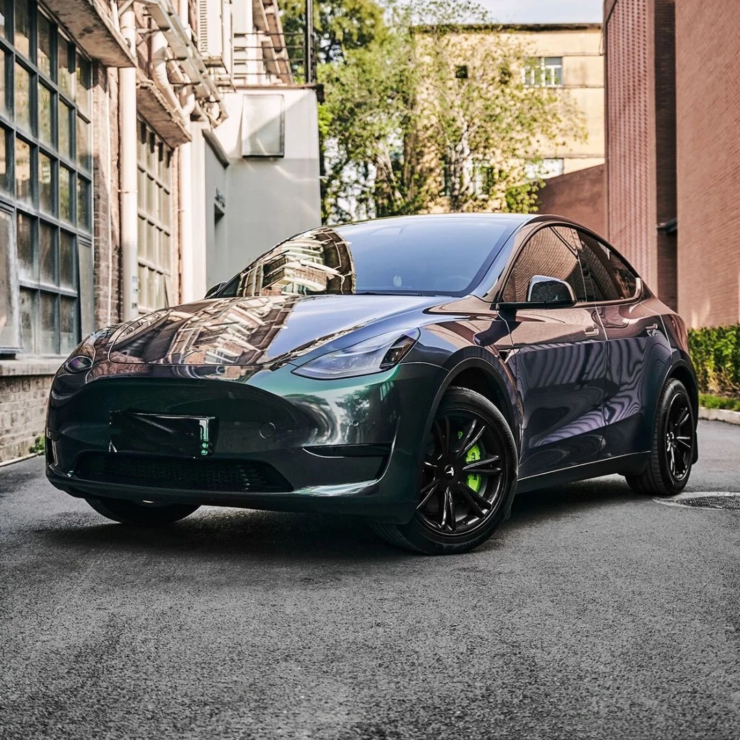 Ravoony Basic BMW Gloss Aurora Diamant Green Vinyl Car Wrap