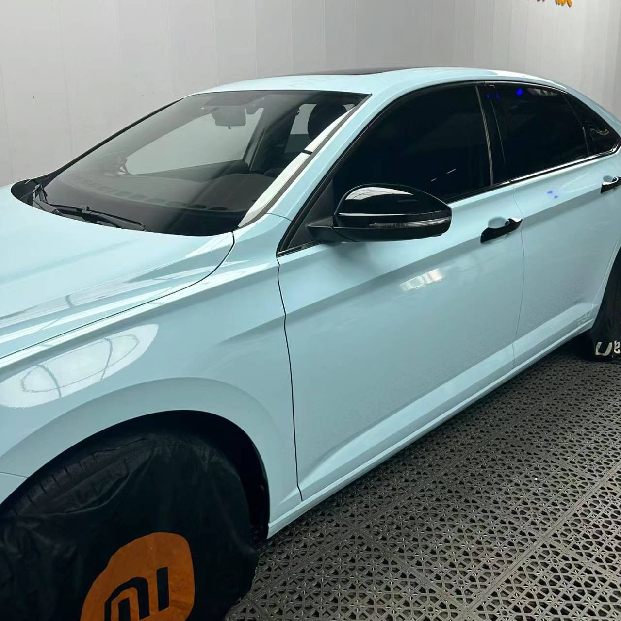 Ravoony Basic Glossy Crystal Glacier Blue Car Wrap