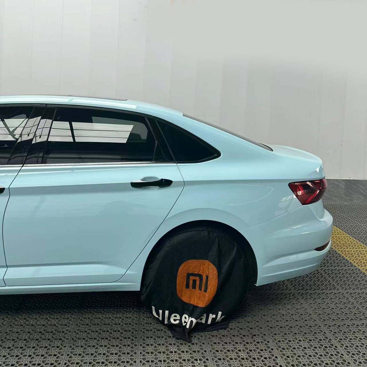 Ravoony Basic Glossy Crystal Glacier Blue Car Wrap