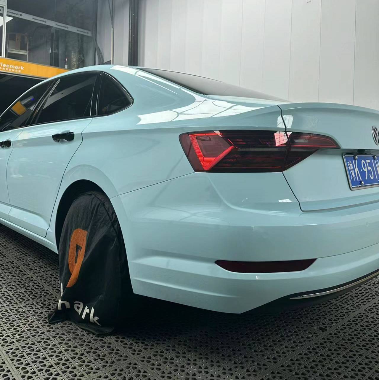 Ravoony Basic Glossy Crystal Glacier Blue Car Wrap