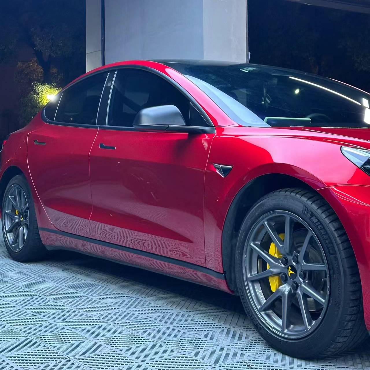 Ravoony Pro TPU Tesla Gloss Midnight Cherry Red PPF Film