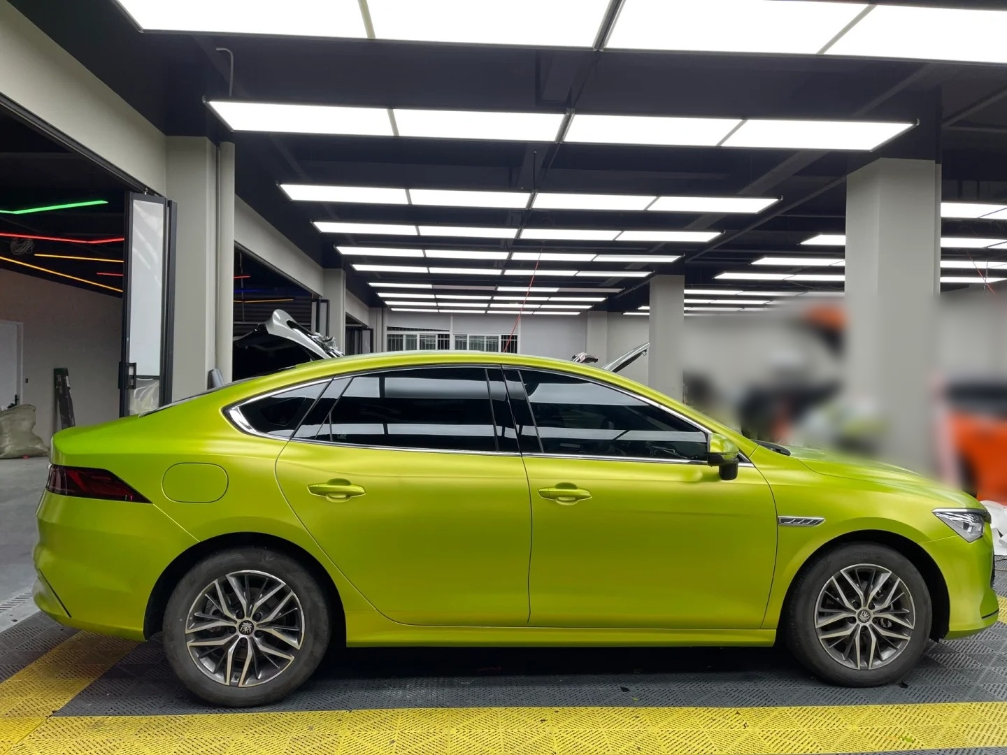 Ravoony Basic Pure Metallic Lemon Green Car Wrap