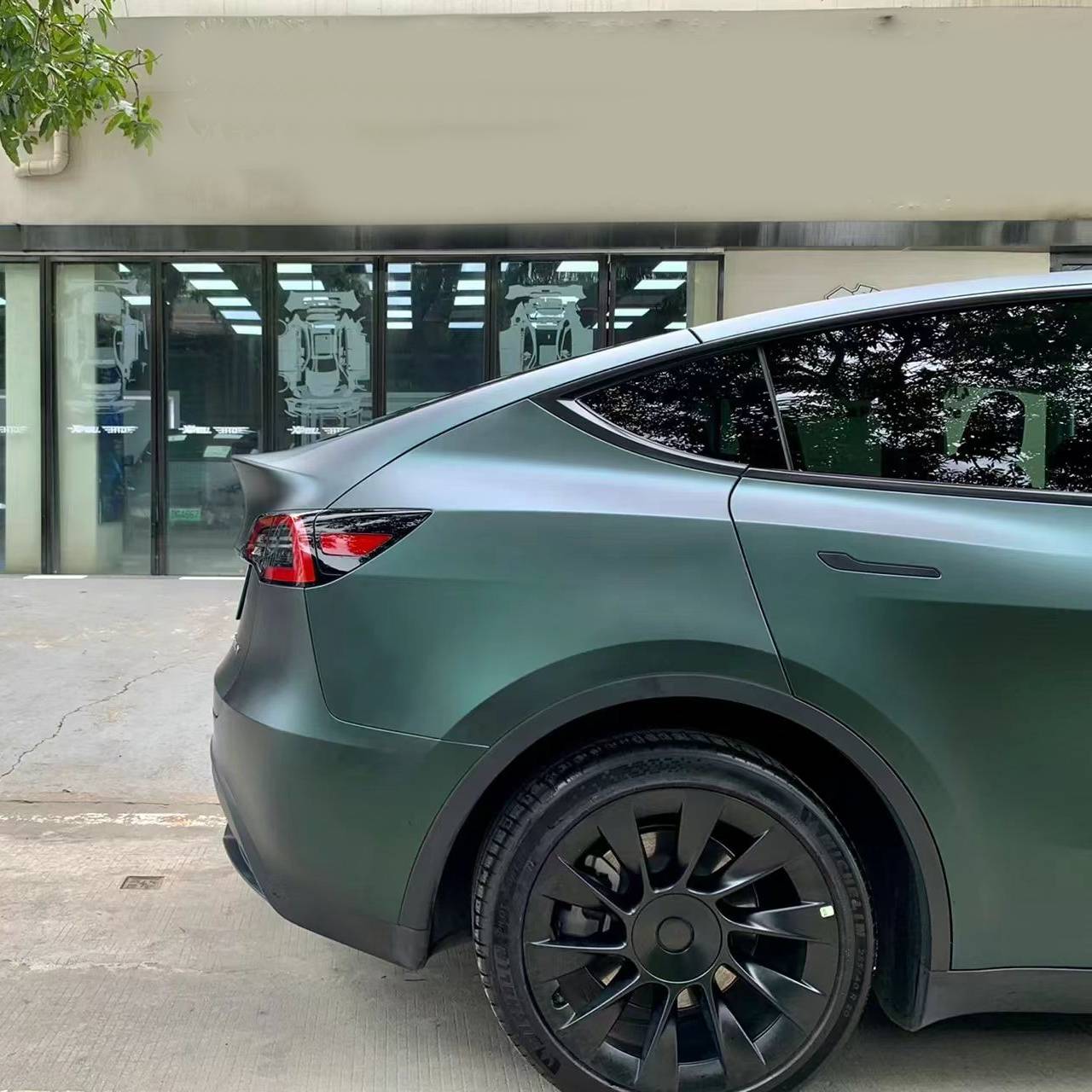 Ravoony Plus Ultra-Matte Diamond Green Car Wrap