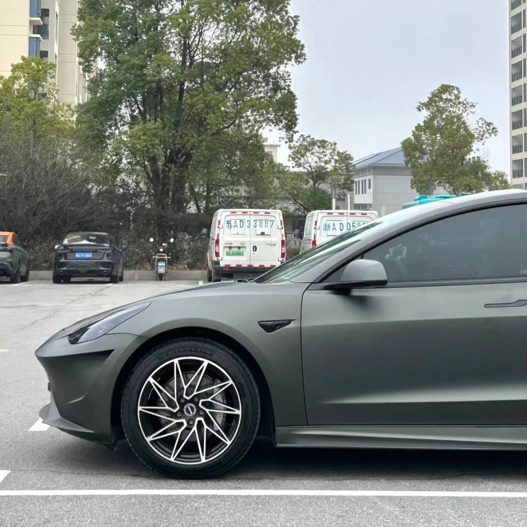 Ravoony Plus Ultra-Matte Mystical Green Car Wrap