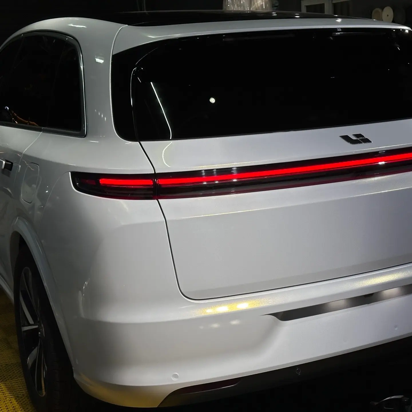 Ravoony Basic Gloss Pearlized White Gold Car Wrap