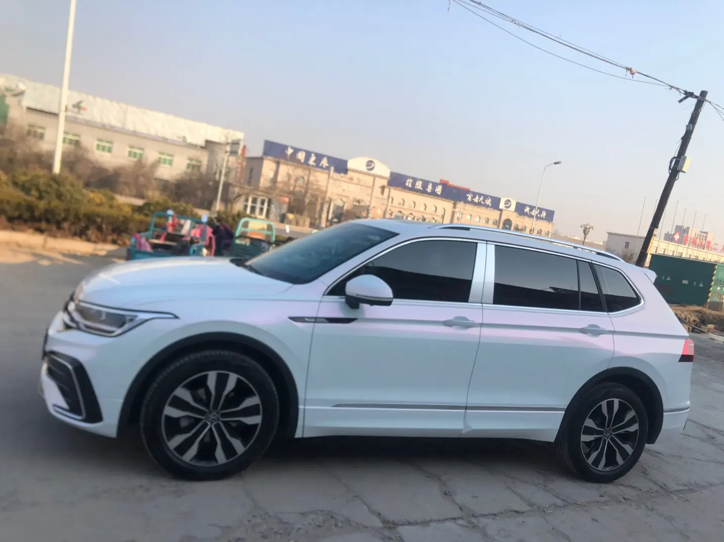 Ravoony Basic Glossy White to Pink Car Wrap