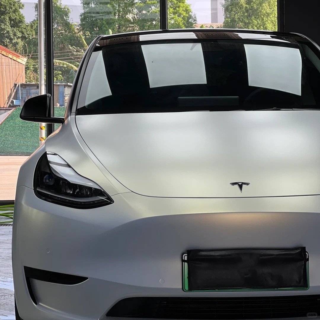 Ravoony Basic Satin Ceramic White to Gold Car Wrap