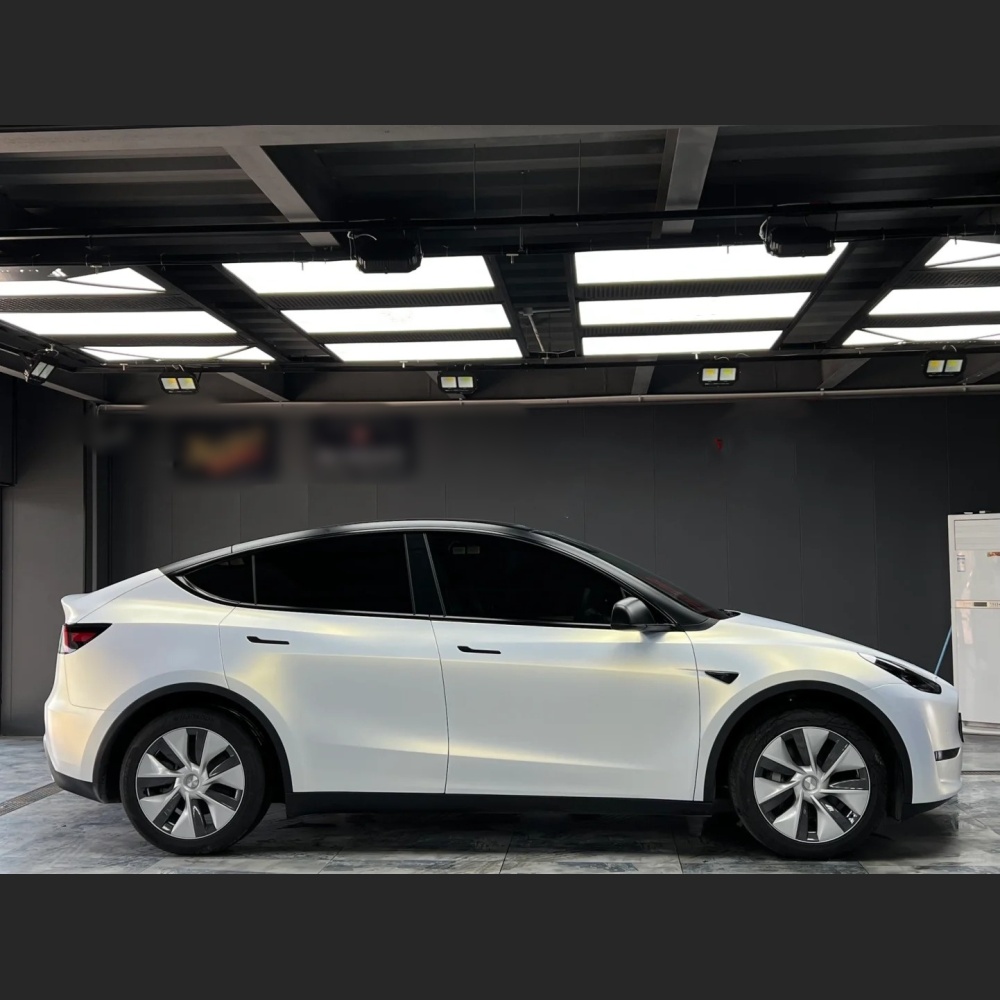 Ravoony Basic Satin Ceramic White to Gold Car Wrap