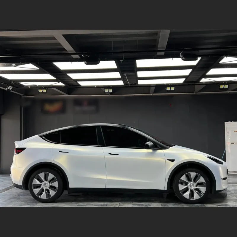 Ravoony Basic Satin Ceramic White to Gold Car Wrap