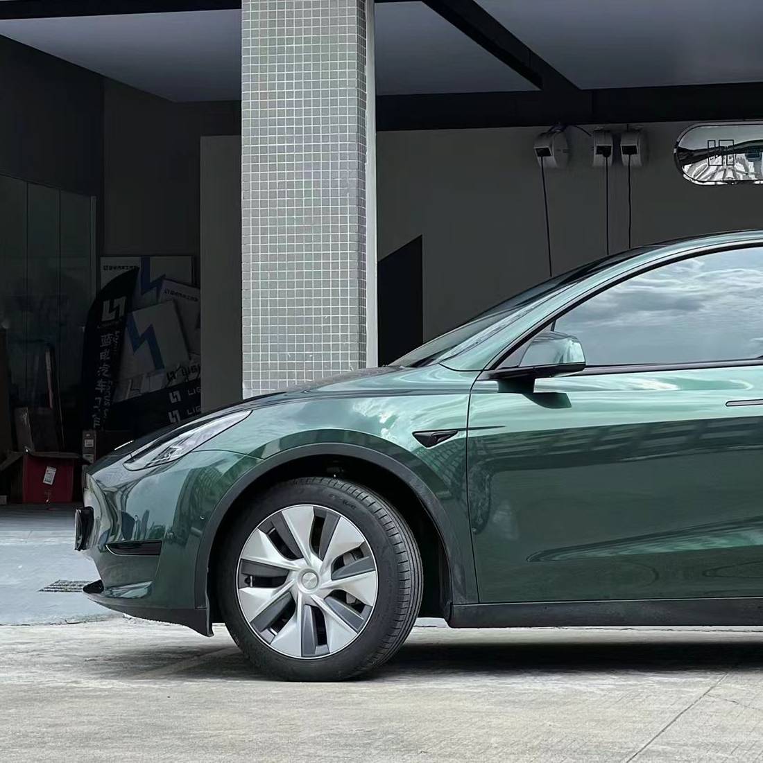 Ravoony Plus Glossy Gothic Green Car Vinyl Wrap