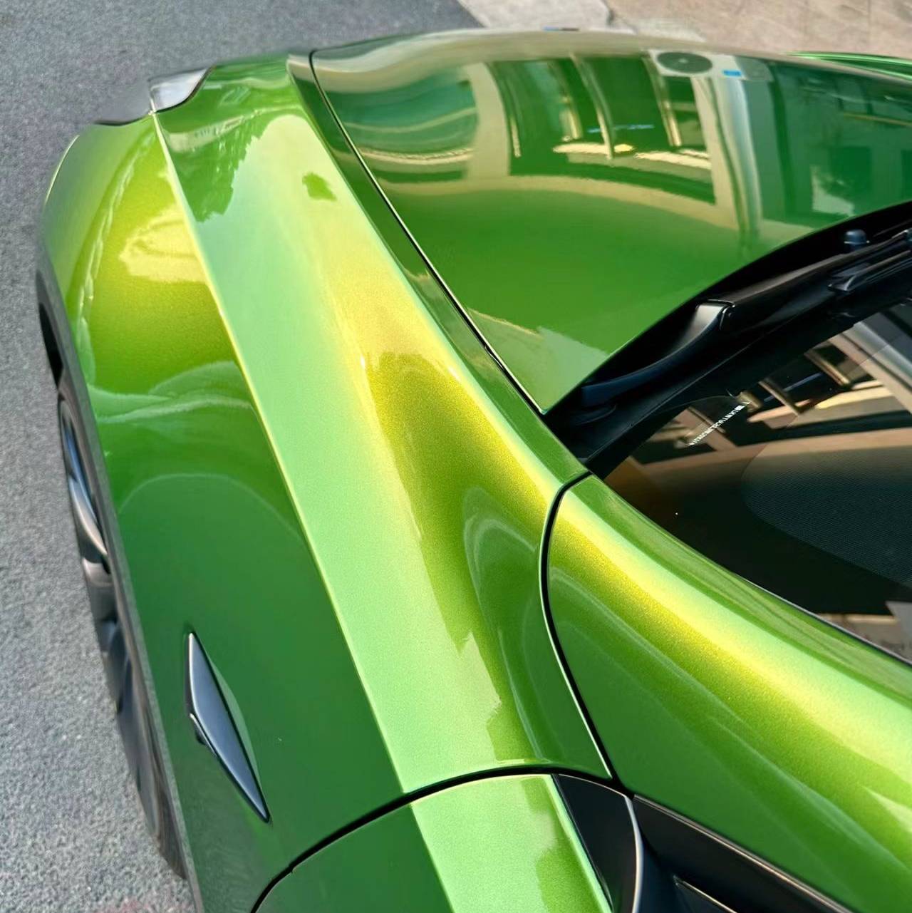 Glossy Metallic Mamba Green Car Vinyl Wrap