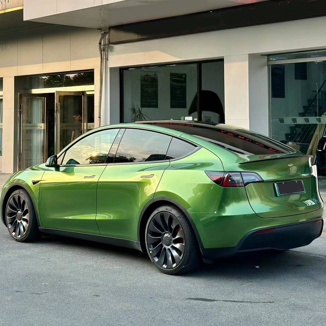 Glossy Metallic Mamba Green Car Vinyl Wrap