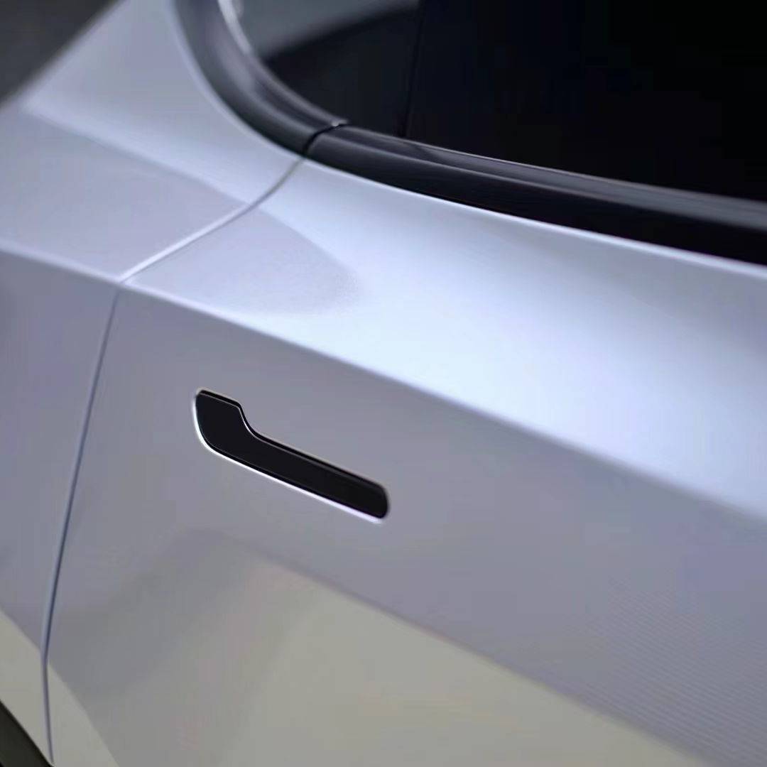 Ravoony Plus PET Glossy Audi Fleuret Silver Vinyl Car Wrap