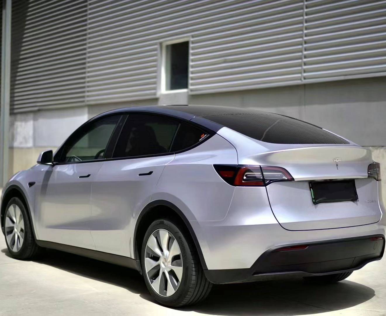 Ravoony Plus PET Glossy Audi Fleuret Silver Vinyl Car Wrap