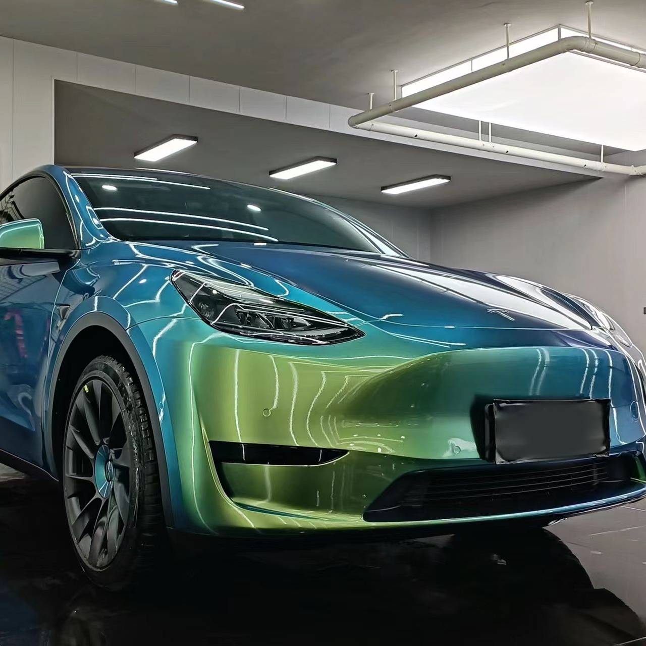 Ravoony Plus Glossy Chameleon Spring Green Car Wrap