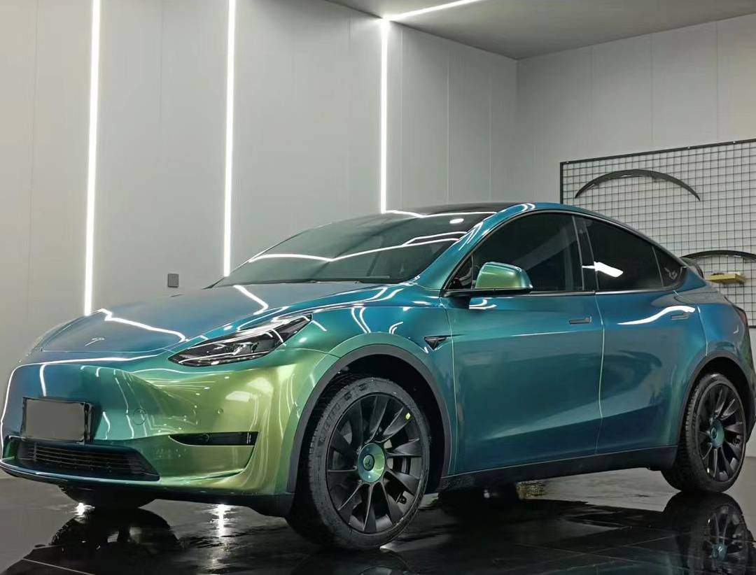 Ravoony Plus Glossy Chameleon Spring Green Car Wrap