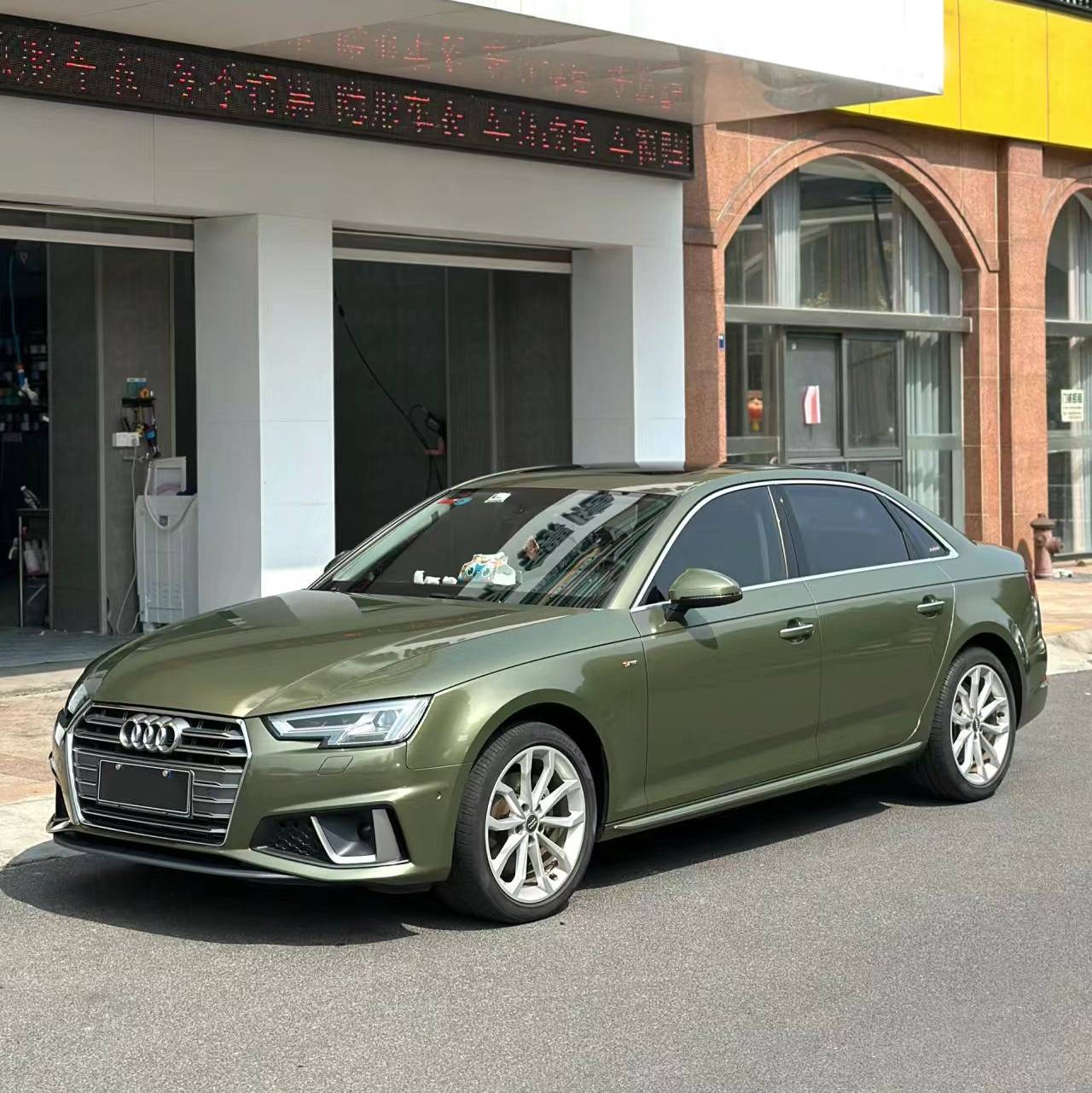 Ravoony Plus PET Gloosy Dazzling Night Green Car Wrap