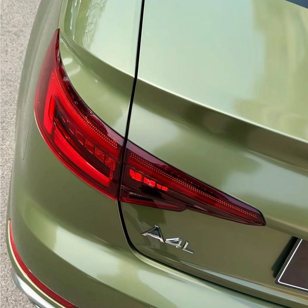 Ravoony Plus PET Gloosy Dazzling Night Green Car Wrap