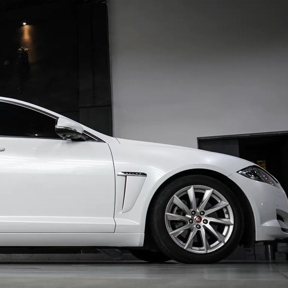 Ravoony Plus PET Gloss Shell White Car Wrap