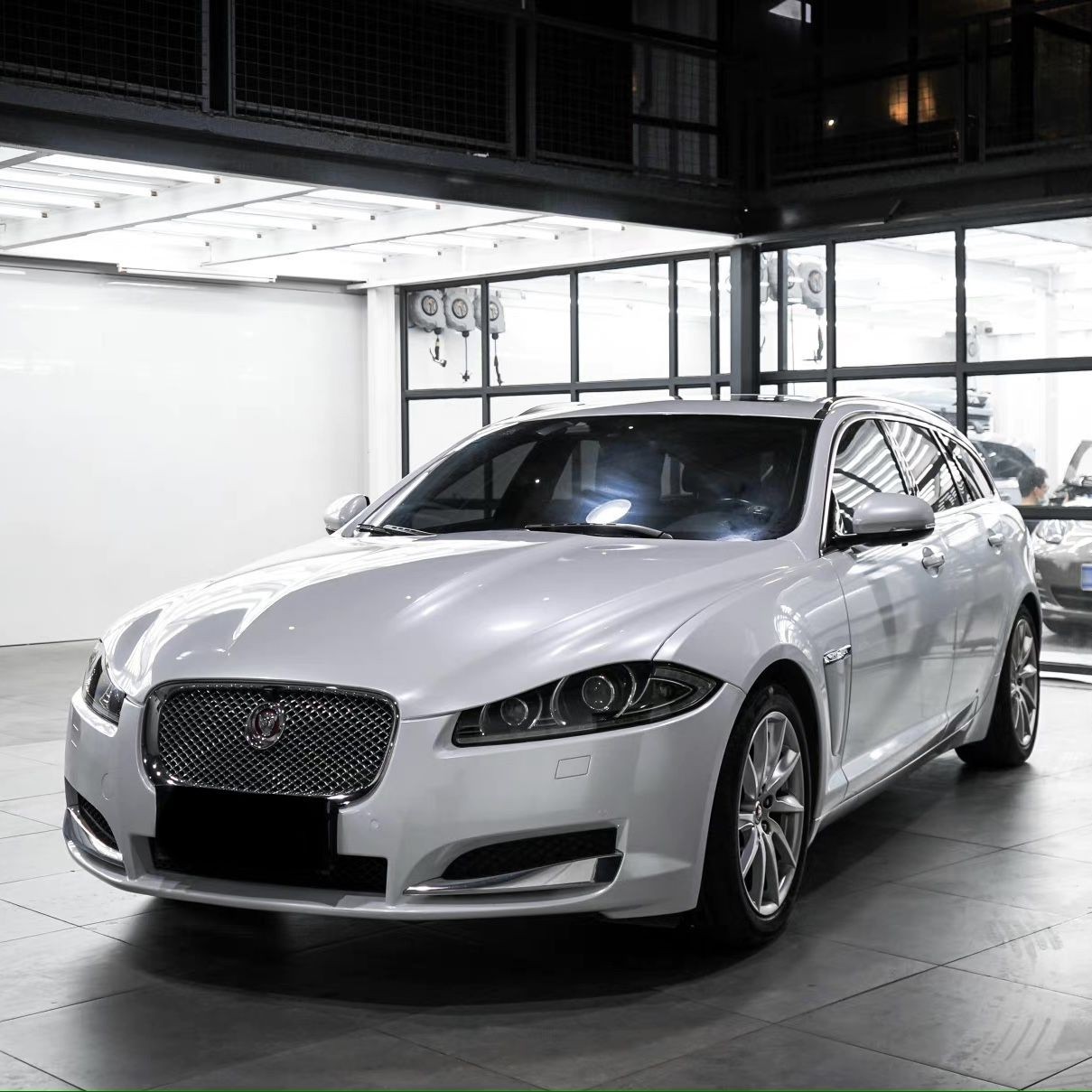 Ravoony Plus PET Gloss Shell White Car Wrap