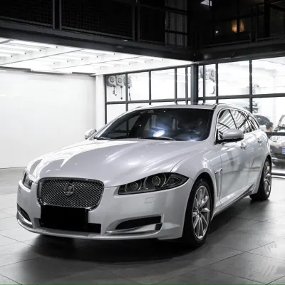 Ravoony Plus Gloss Shell White Car Wrap 02