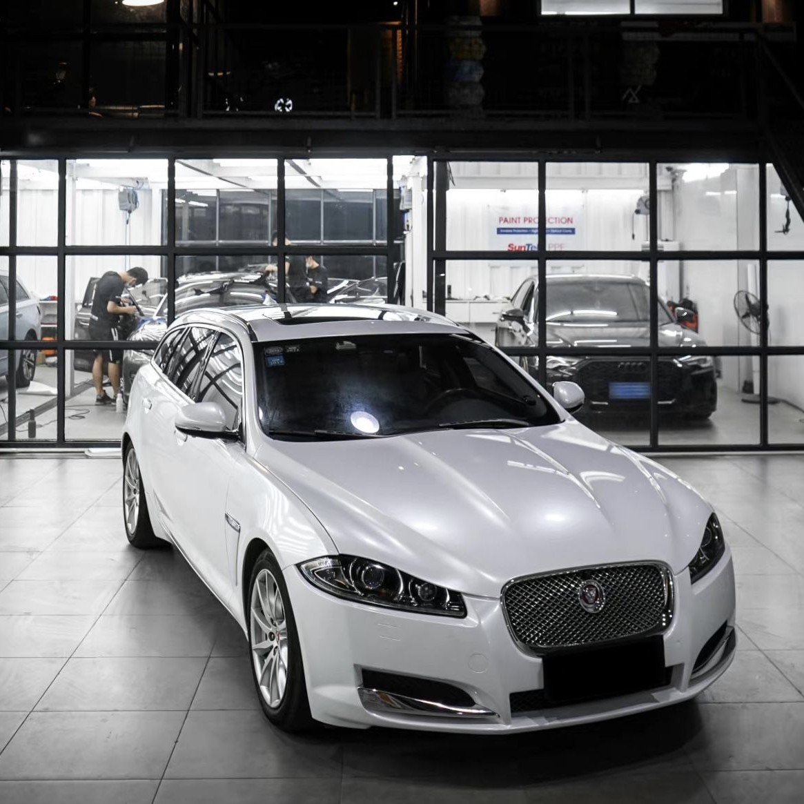 Ravoony Plus PET Gloss Shell White Car Wrap