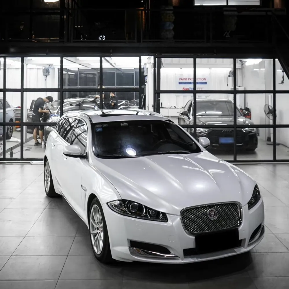 Ravoony Plus Gloss Shell White Car Wrap