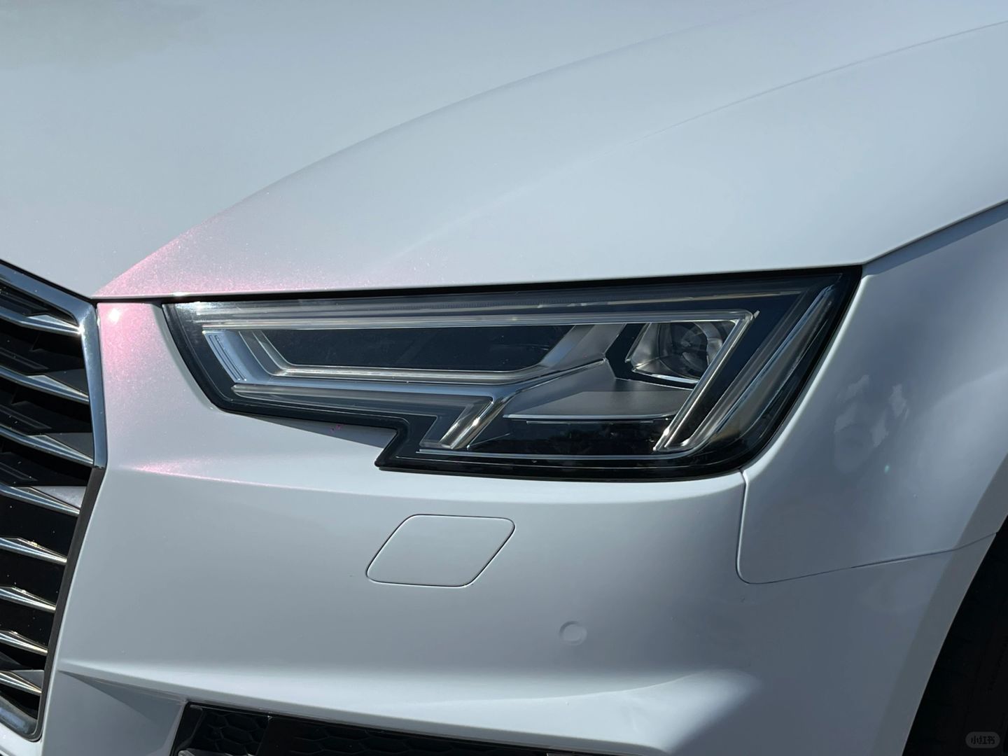 Ravoony Plus Matte Diamond Pink White Car Wrap