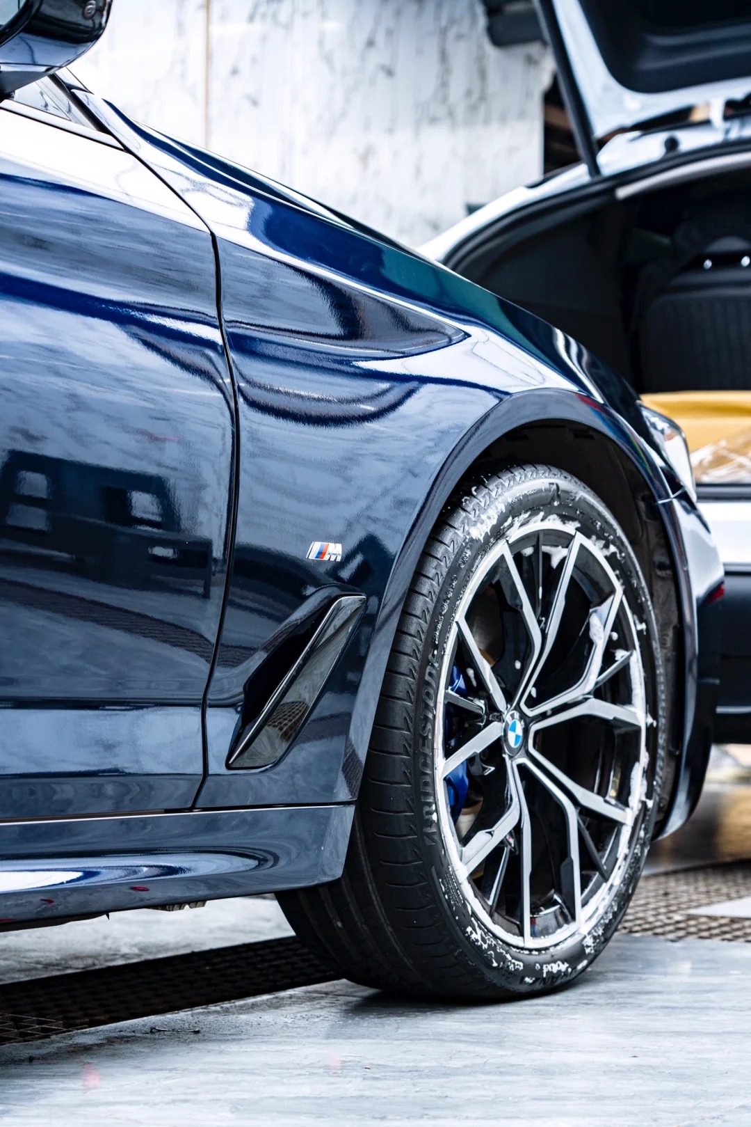 Ravoony Basic Gloss Diamond Black Fantasy Blue Car Vinyl Wrap