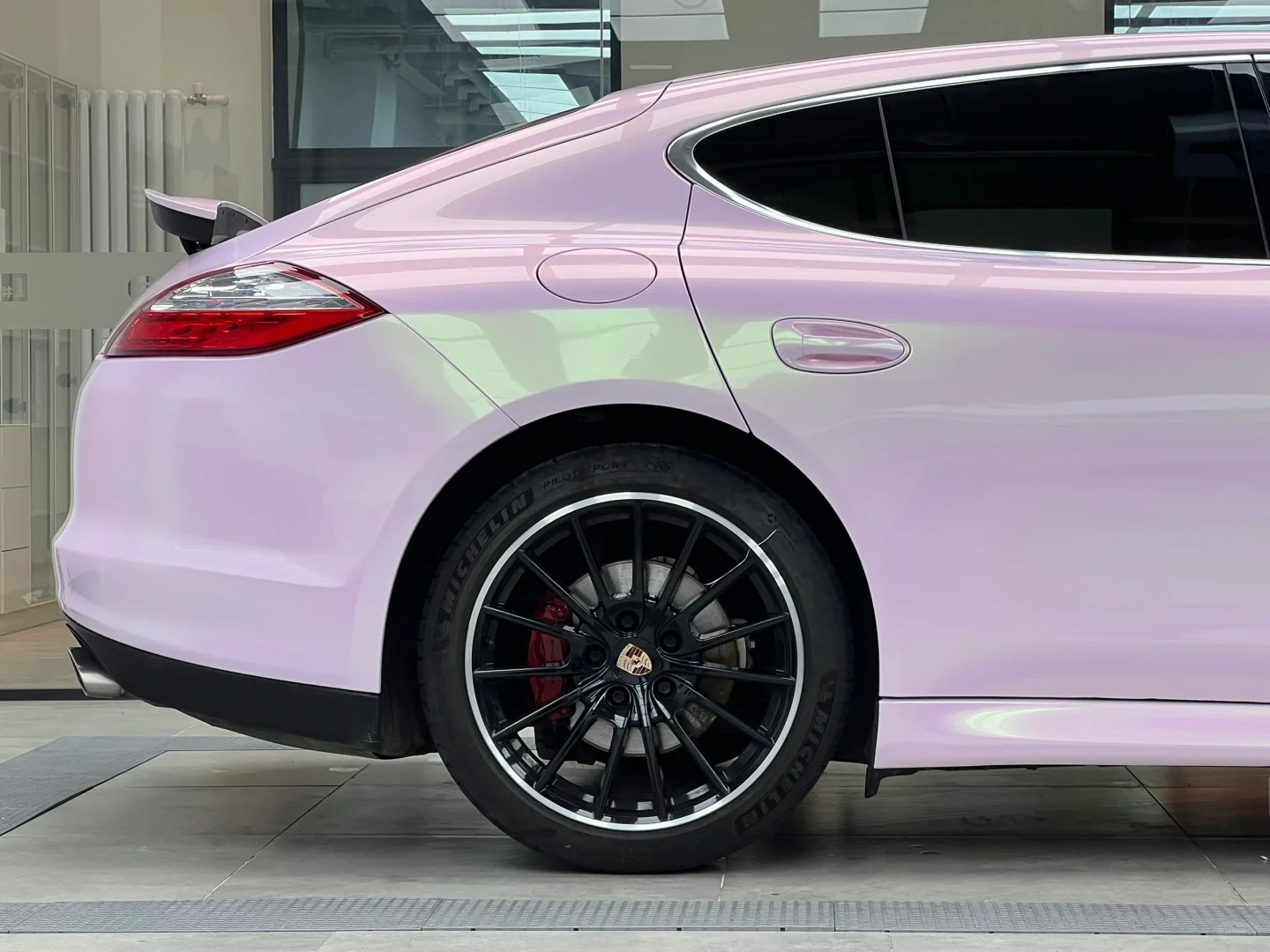 Ravoony Plus PET Glossy Twin Peach Pink Green Car Wrap