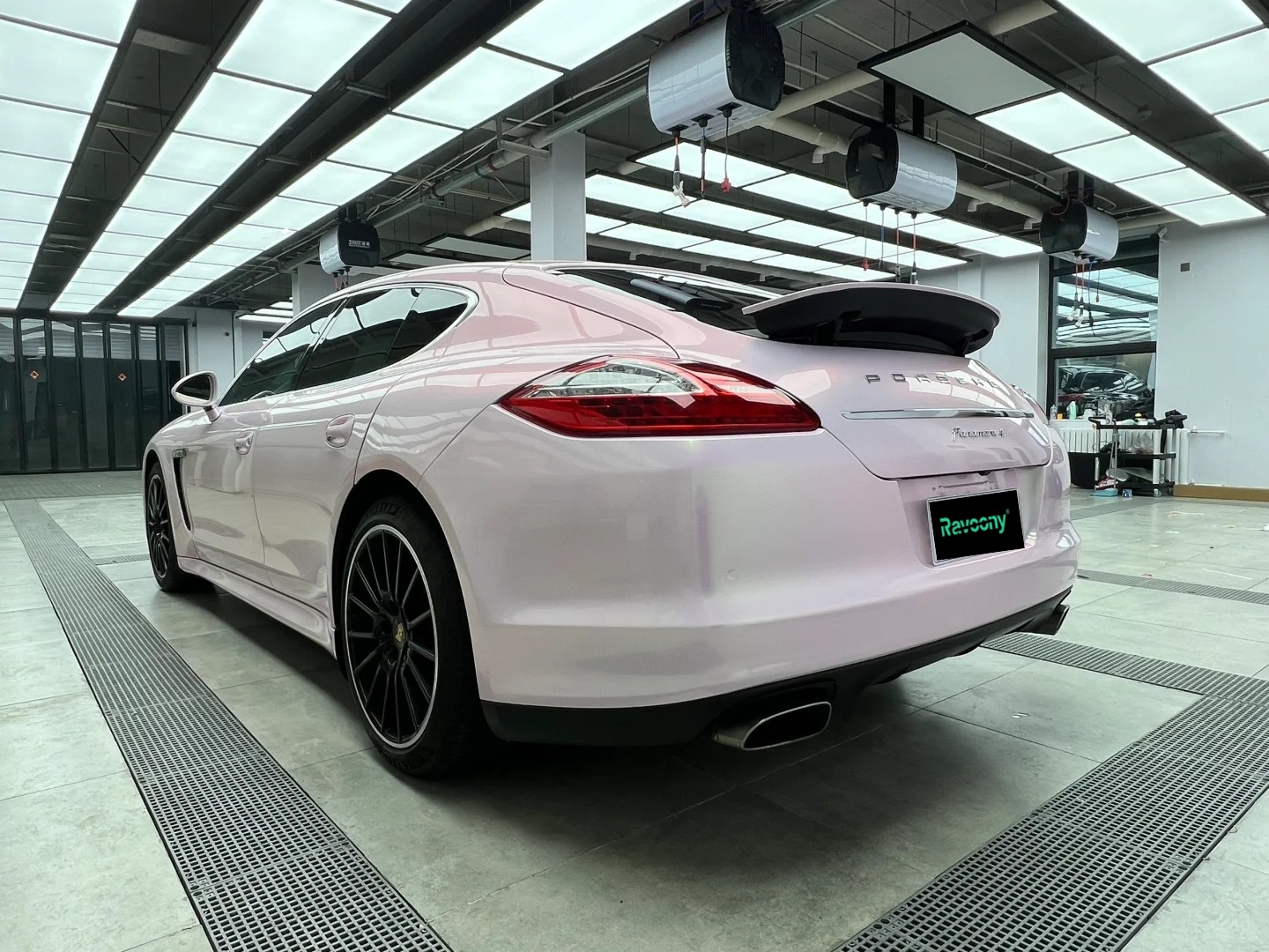 Ravoony Plus PET Glossy Twin Peach Pink Green Car Wrap