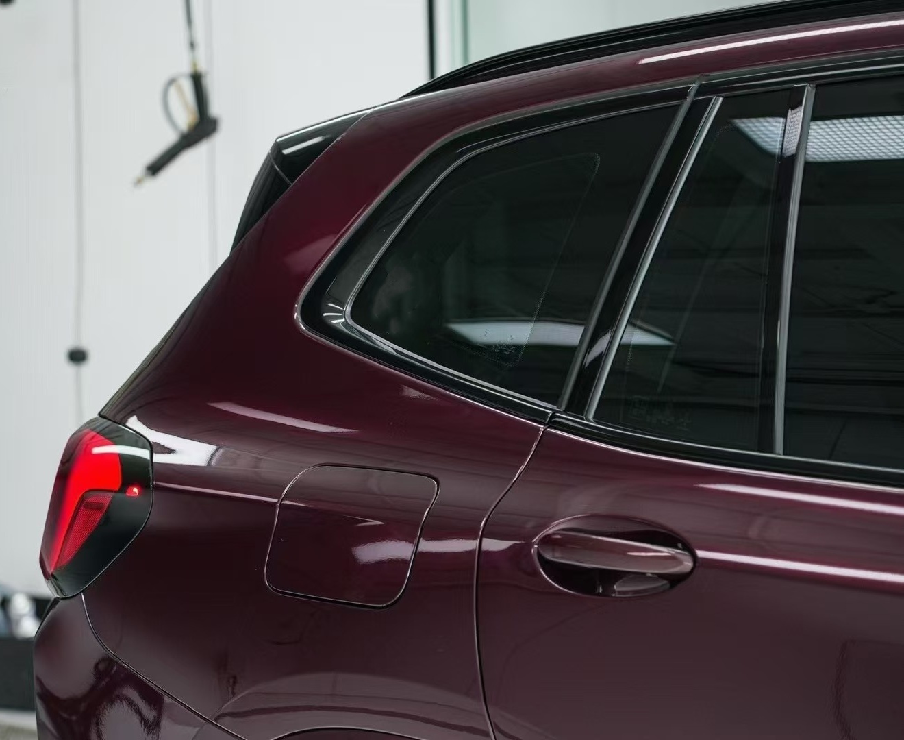 Ravoony Plus PET Gloss Glaze Black Red Vinyl Wrap