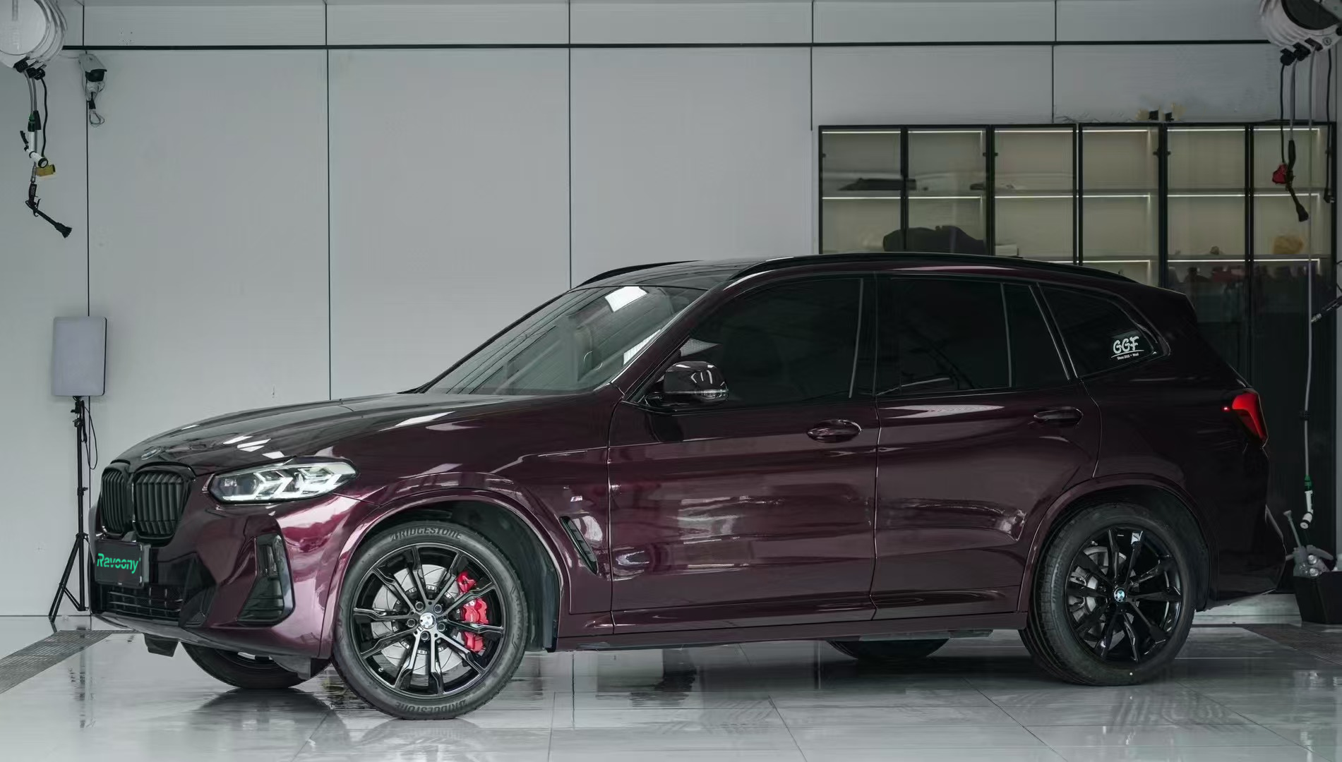 Ravoony Plus PET Gloss Glaze Black Red Vinyl Wrap