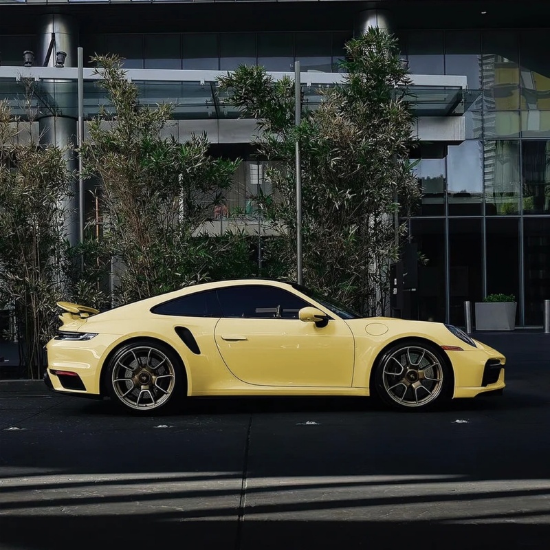 Ravoony Plus PET Glossy Sunbath Yellow Car Wrap