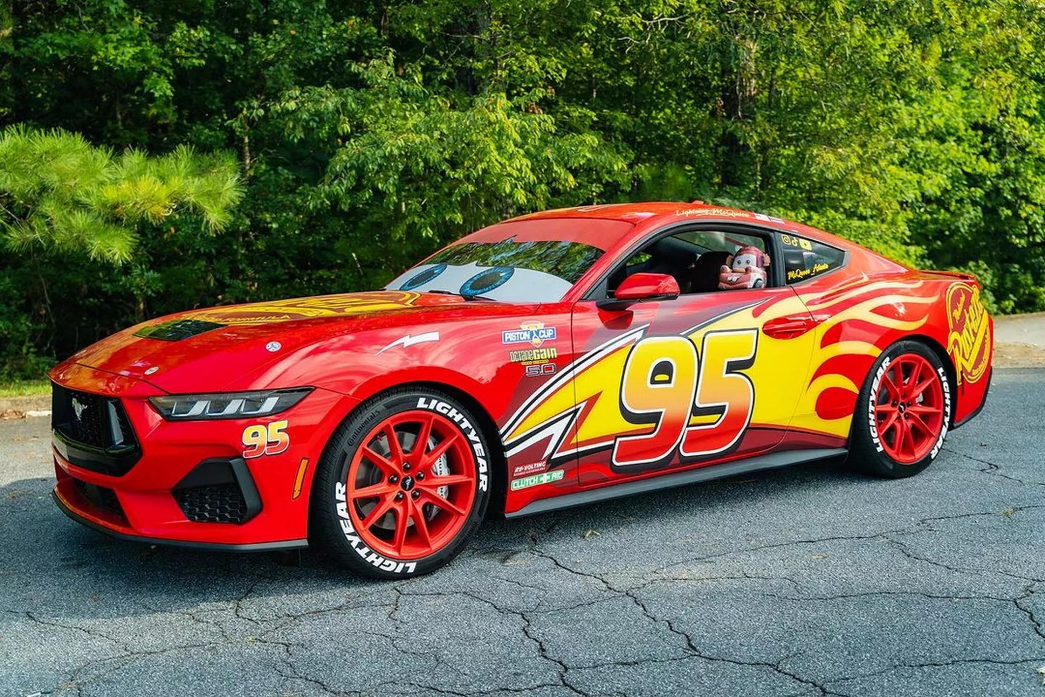 Ravoony Plus Customized Lightning Mcqueen Car Wrap