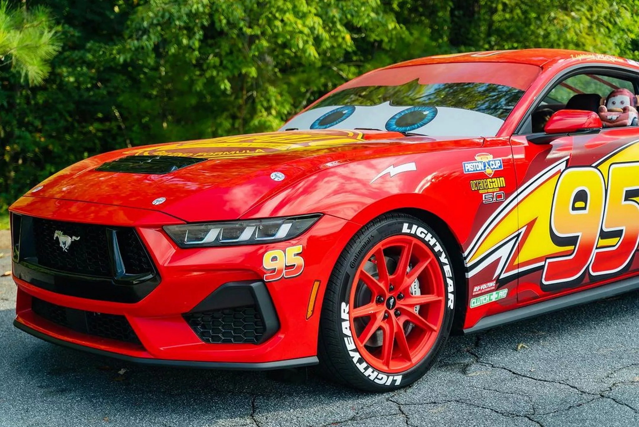 Ravoony Plus Customized Lightning Mcqueen Car Wrap
