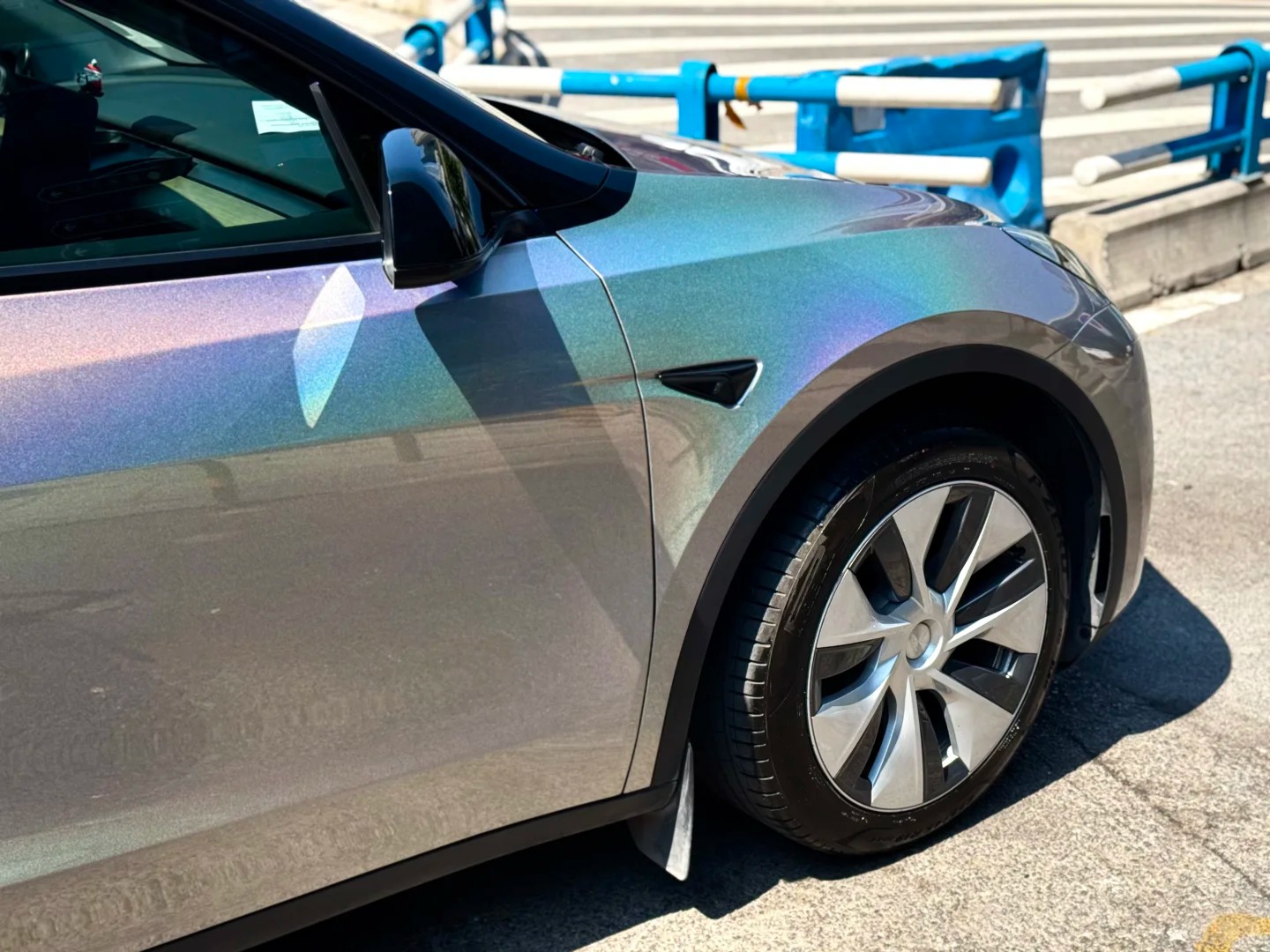 Ravoony Plus Ultra Gloss Iridescent Laser Silver Car Wrap