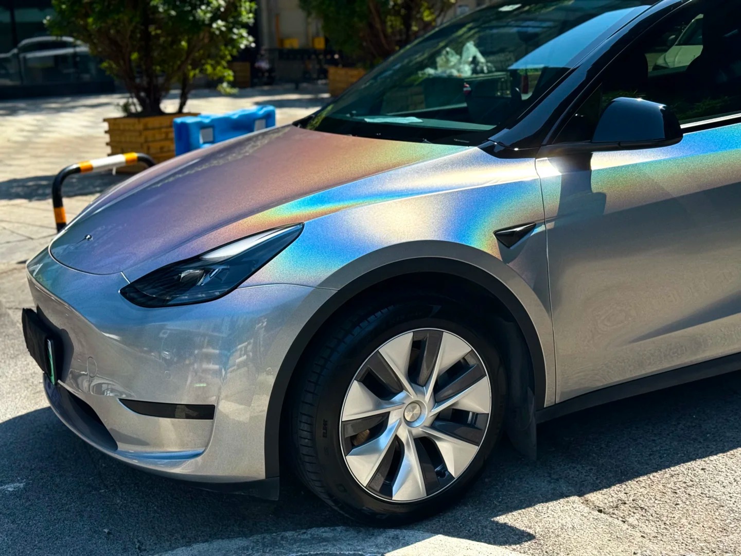 Ravoony Plus Ultra Gloss Iridescent Laser Silver Car Wrap