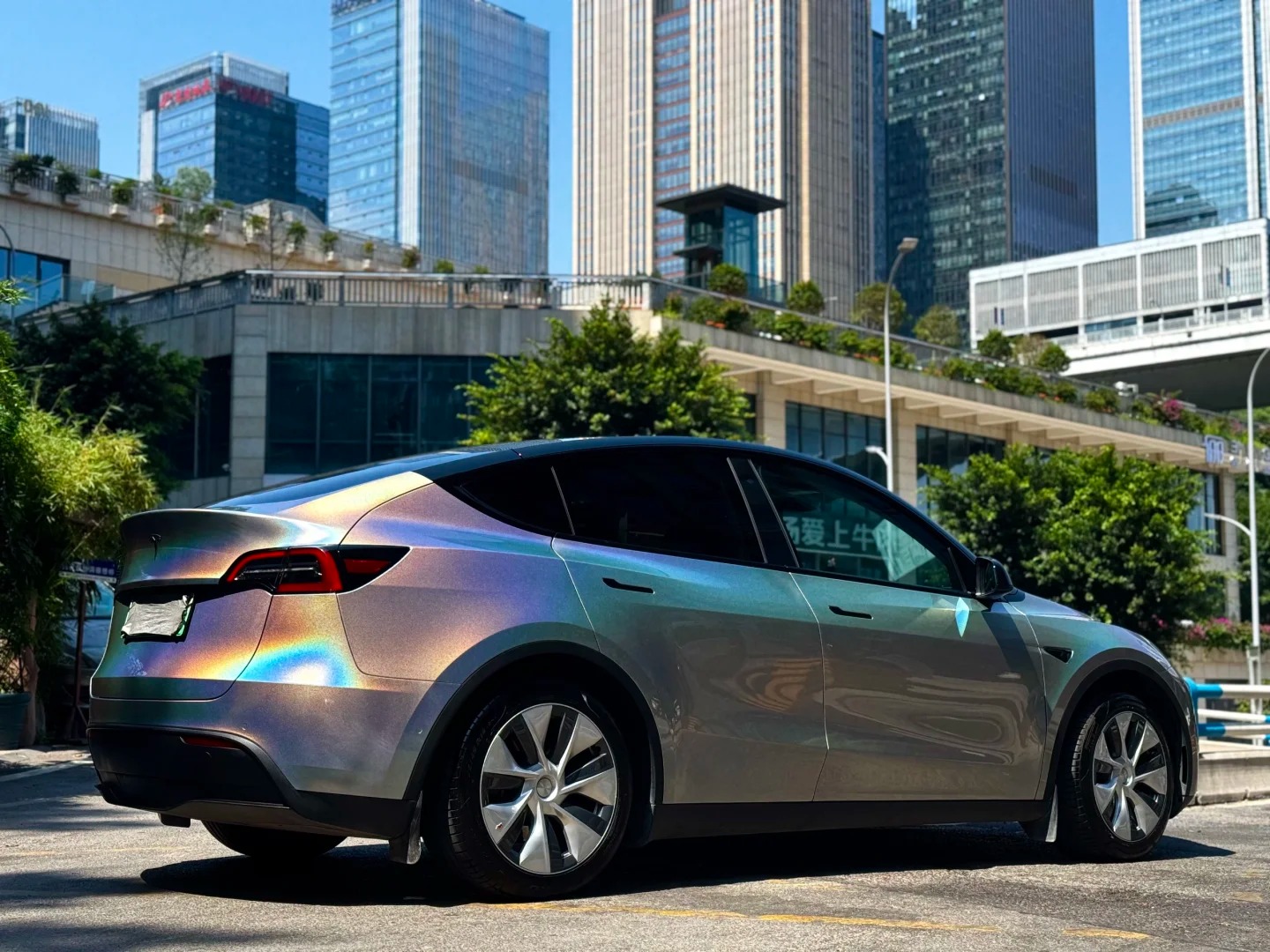 Ravoony Plus Ultra Gloss Iridescent Laser Silver Car Wrap