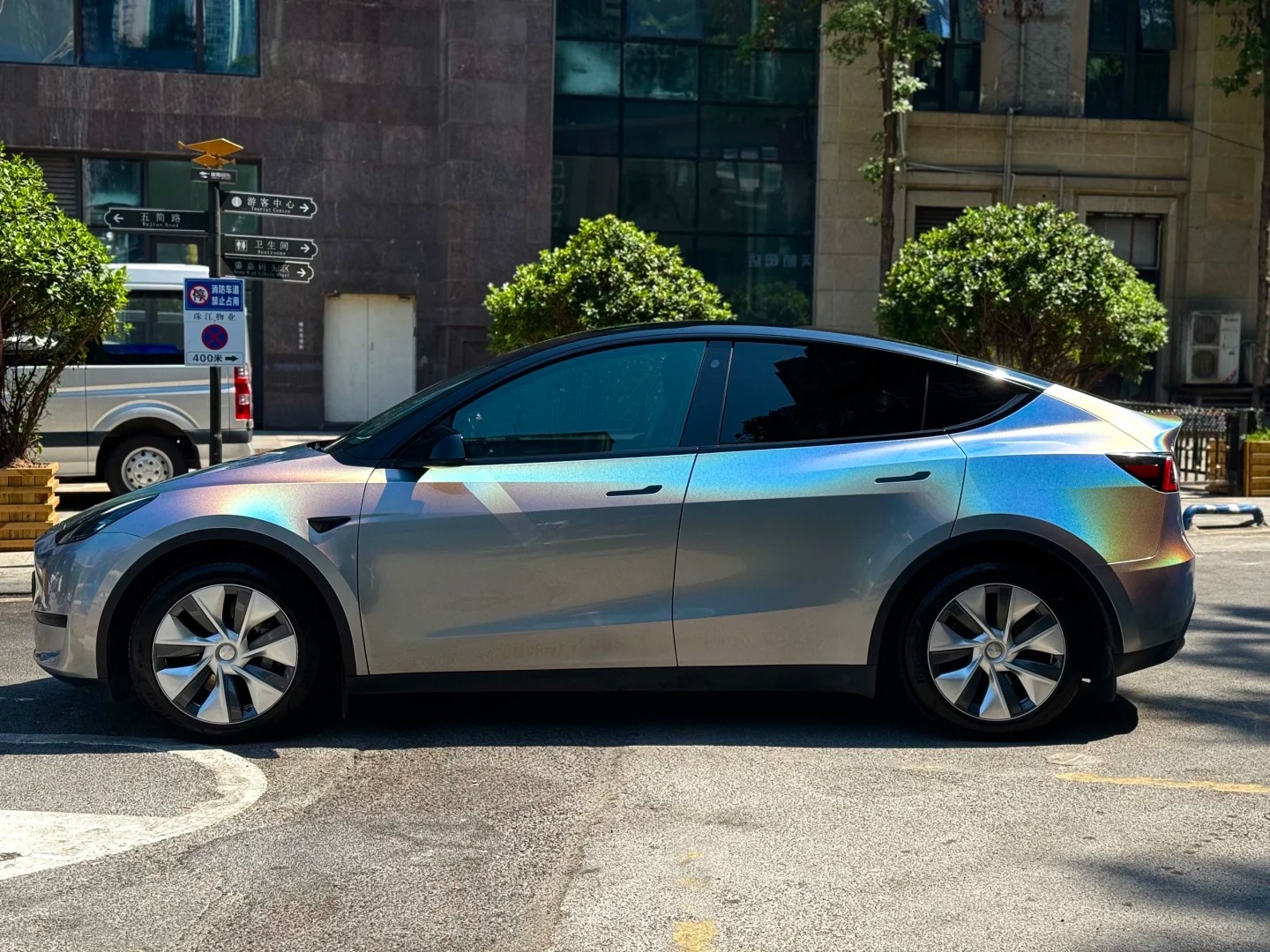 Ravoony Plus Ultra Gloss Iridescent Laser Silver Car Wrap