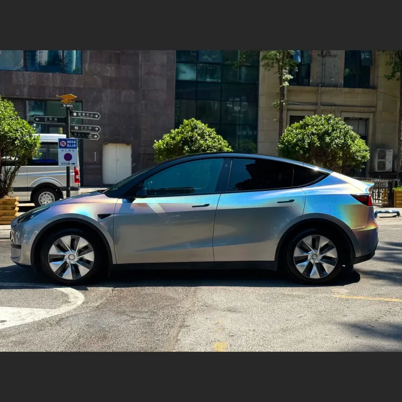 Ravoony Plus Ultra Gloss Iridescent Laser Silver Car Wrap