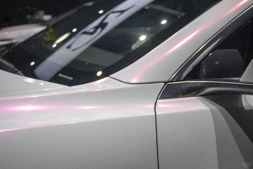 Ravoony Plus Gloss Diamond Pink White Car Wrap