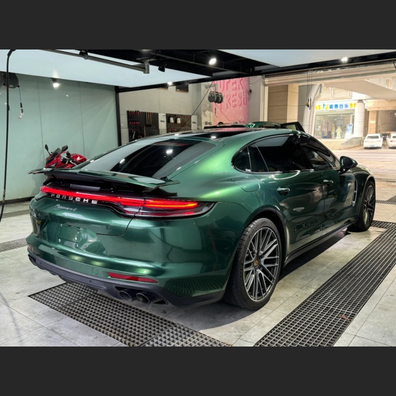 Ravoony Plus PET Glossy Metallic Emerald Green Car Wrap